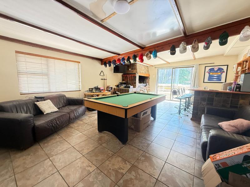 4 Bedroom Property for Sale in Bergzicht Western Cape